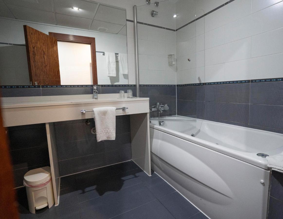 Hotel Lluna Alzira Buitenkant foto