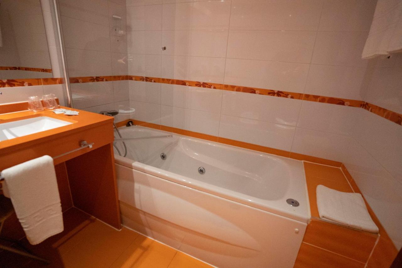 Hotel Lluna Alzira Buitenkant foto